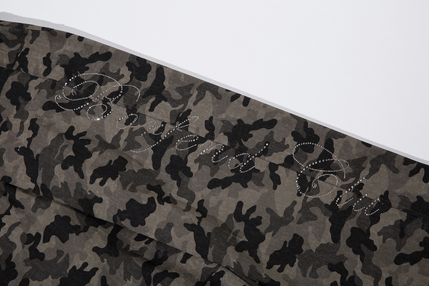 カモフラ柄ビジューアルファベットデザインデニムパンツ/cm0091