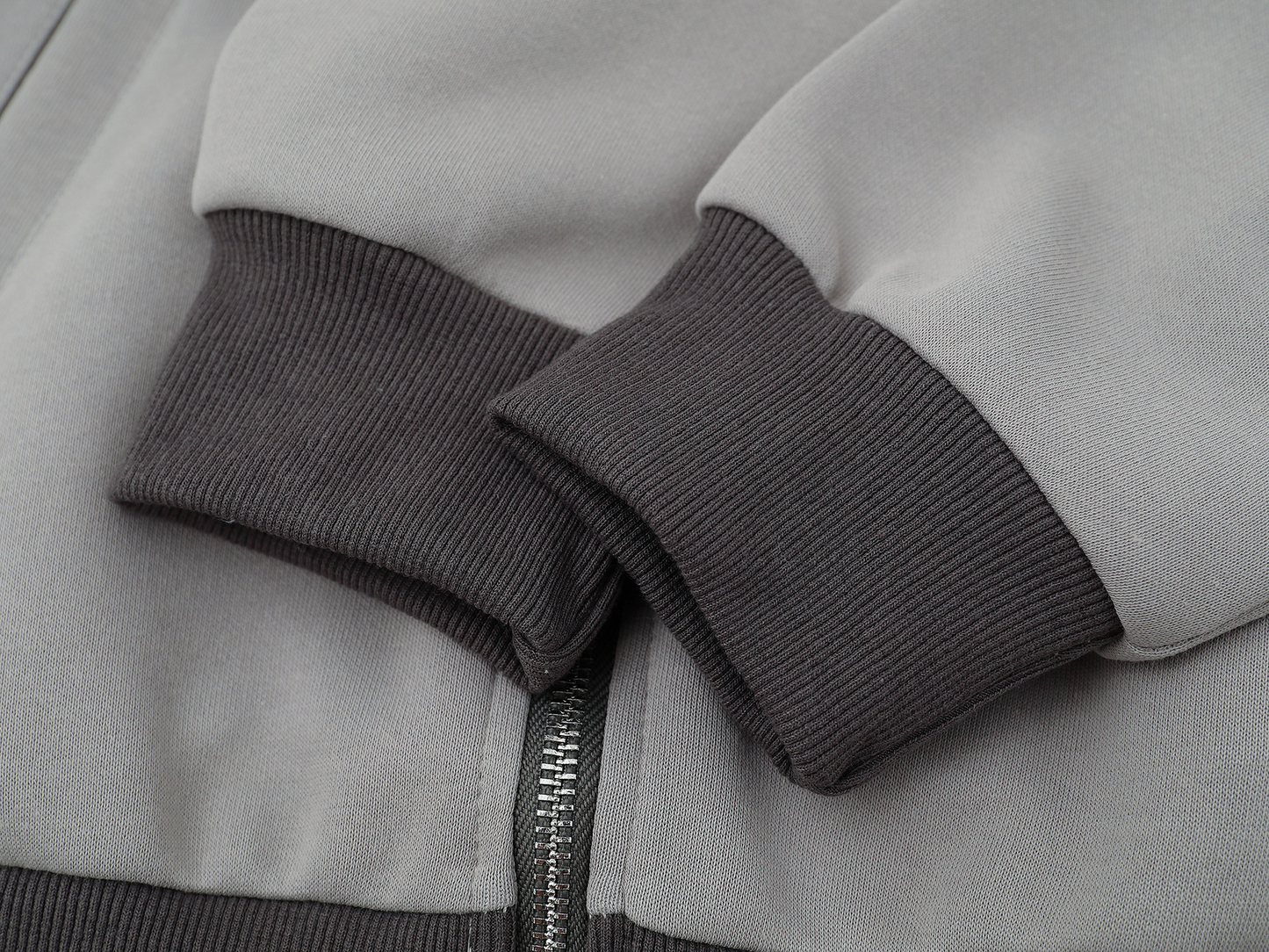 クロスプリントオフショルダージップアップスウェット/cm0047