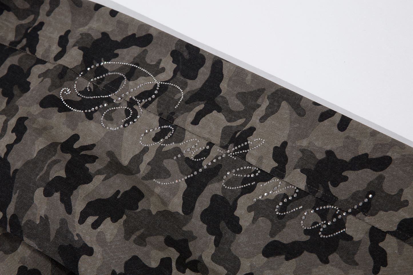 カモフラ柄ビジューアルファベットデザインデニムパンツ/cm0091