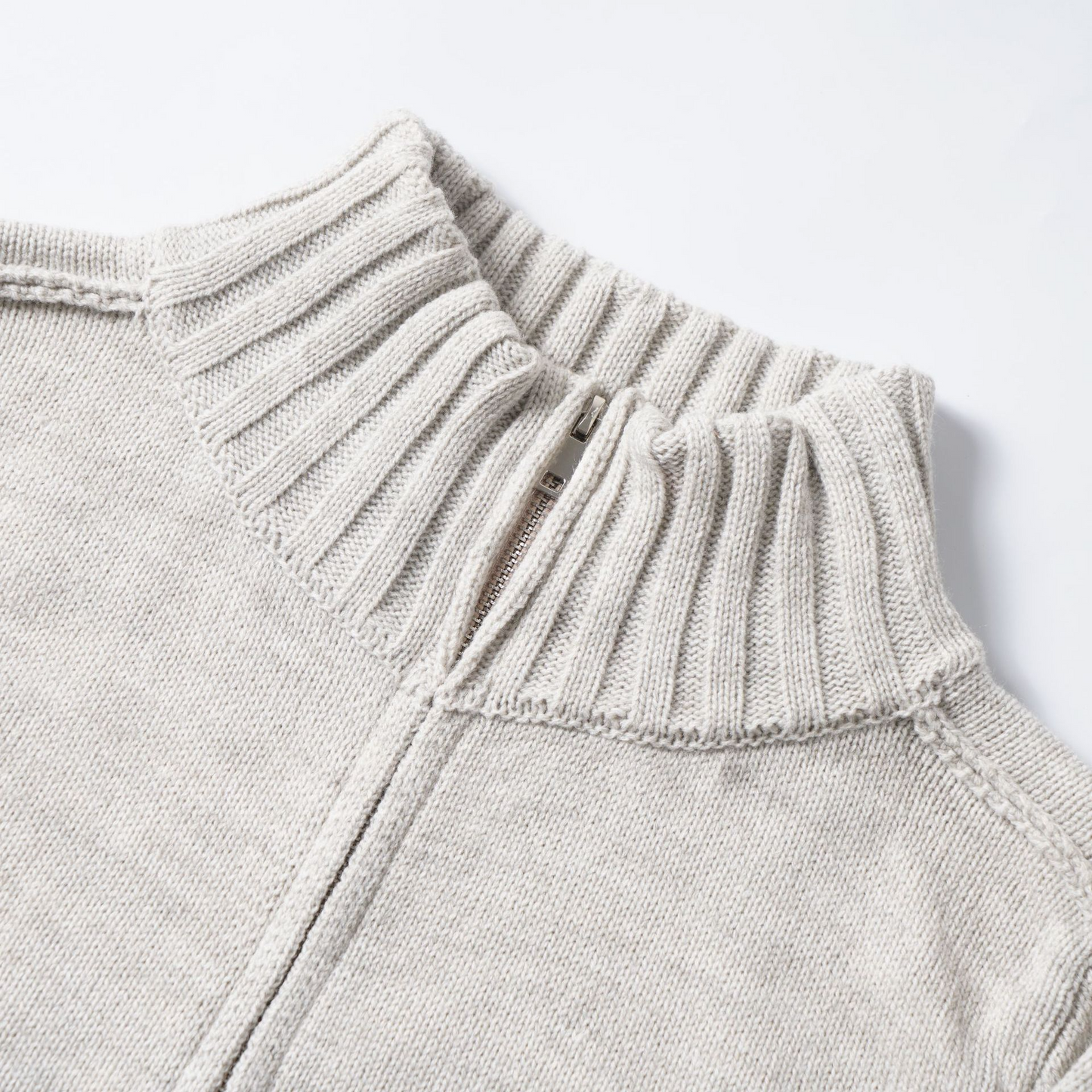 ロゴワンポイントハイネックジップアップニット/cm0124