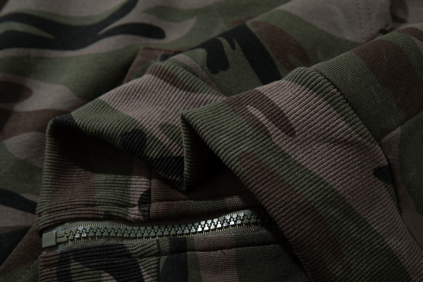 アルファベットパッチワークカモ柄ジップアップパーカー/cm0055